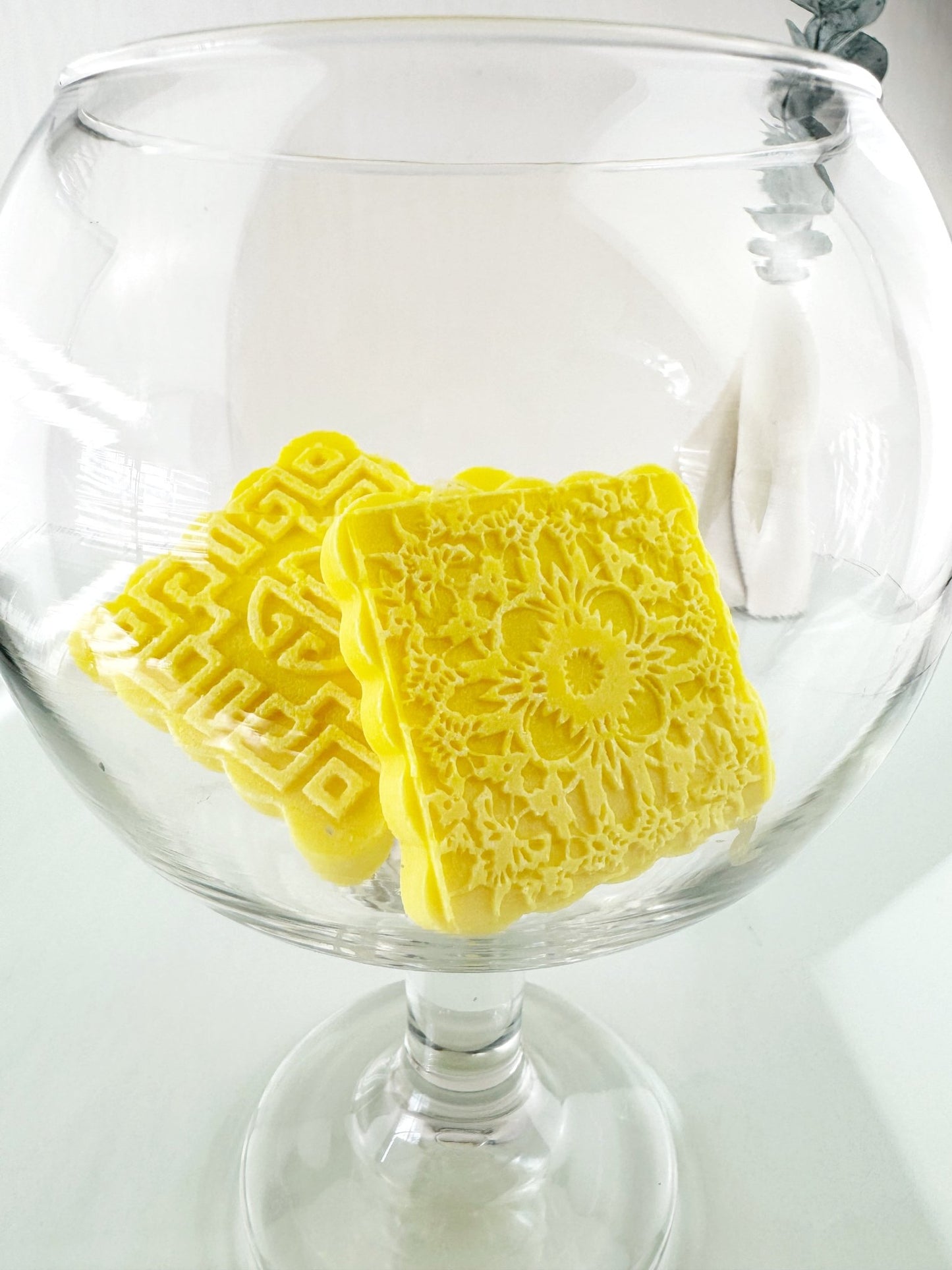 Pili Luxe Body Balm • Solid Body Moisturizer • Intense Nourishment • Dry Touch, Non - Sticky, Non - Greasy Finish and Lasting Comfort - Qualerex Beauty