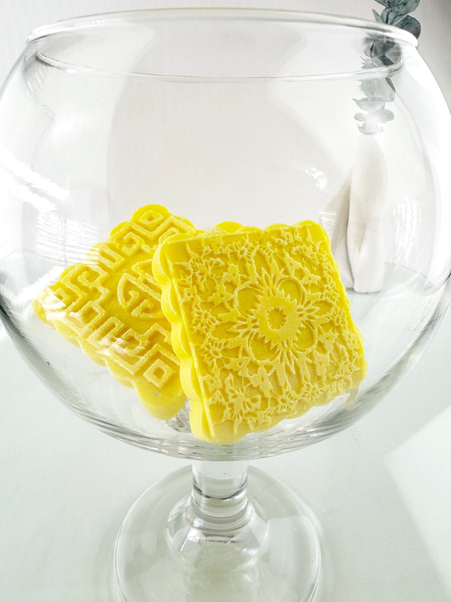 Pili Luxe Body Balm • Solid Body Moisturizer • Intense Nourishment • Dry Touch, Non - Sticky, Non - Greasy Finish and Lasting Comfort - Qualerex Beauty